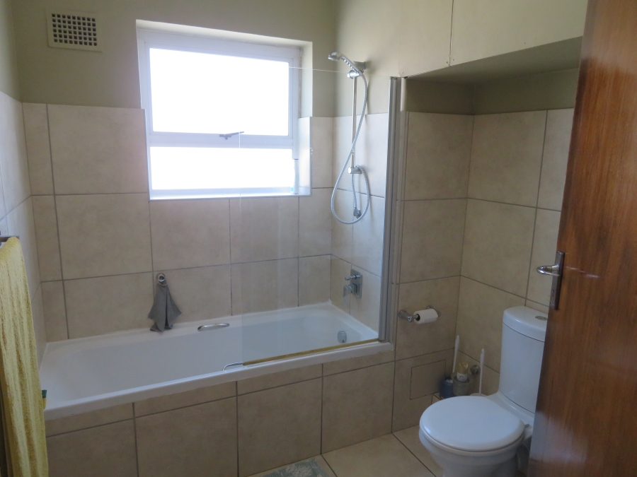To Let 2 Bedroom Property for Rent in Kenilworth Western Cape